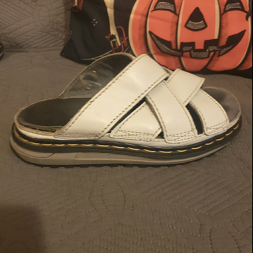 🦇Dr. Martens White Leather Sandals